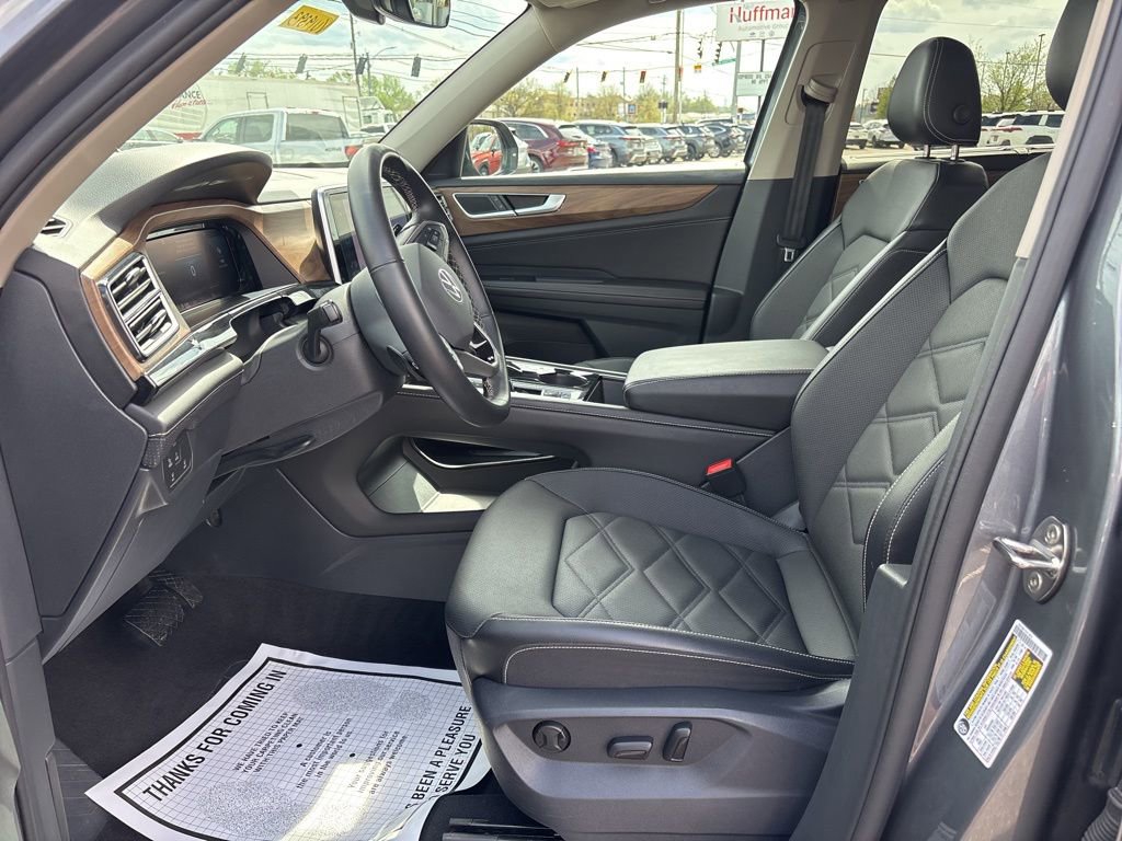 Used 2025 Volkswagen Atlas SE AWD/4WD image 15