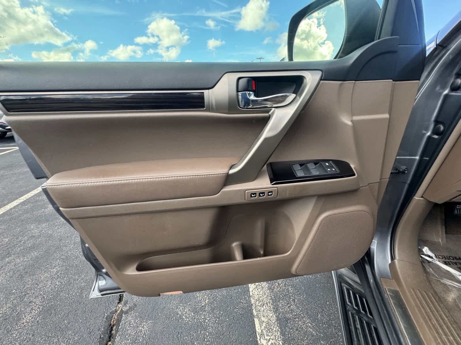 Used 2017 Lexus GX 460 w/ Navigation Package AWD/4WD image 22