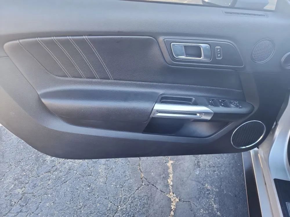 Used 2018 Ford Mustang Premium RWD image 10