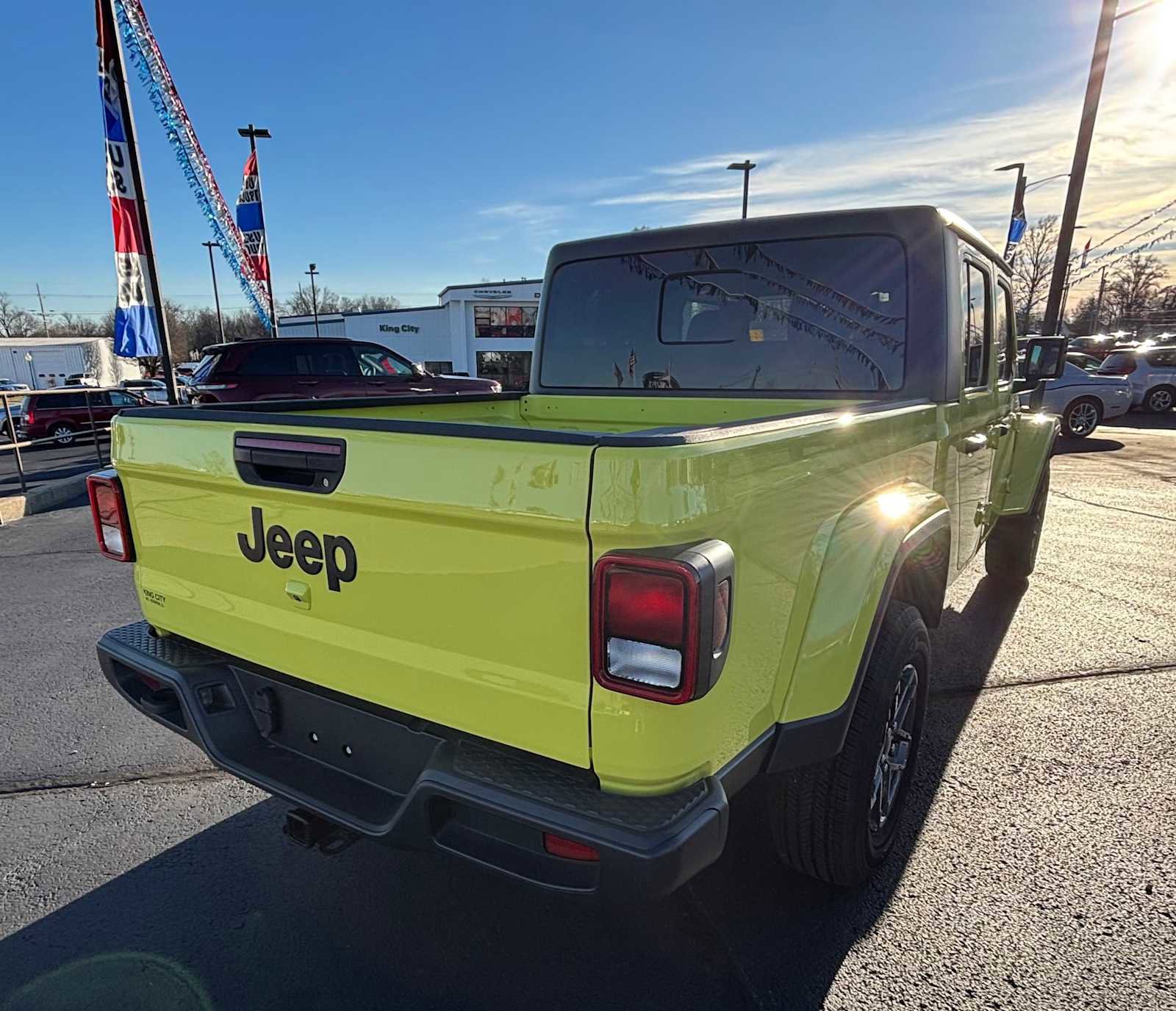 Certified 2024 Jeep Gladiator Sport AWD/4WD image 6