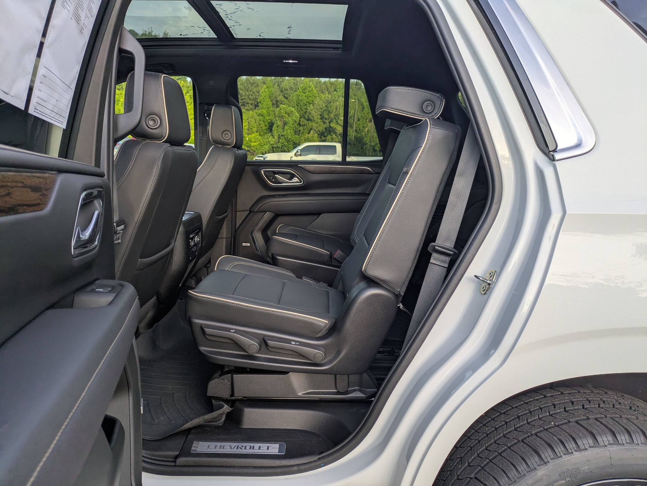 Used 2024 Chevrolet Tahoe Premier AWD/4WD image 27