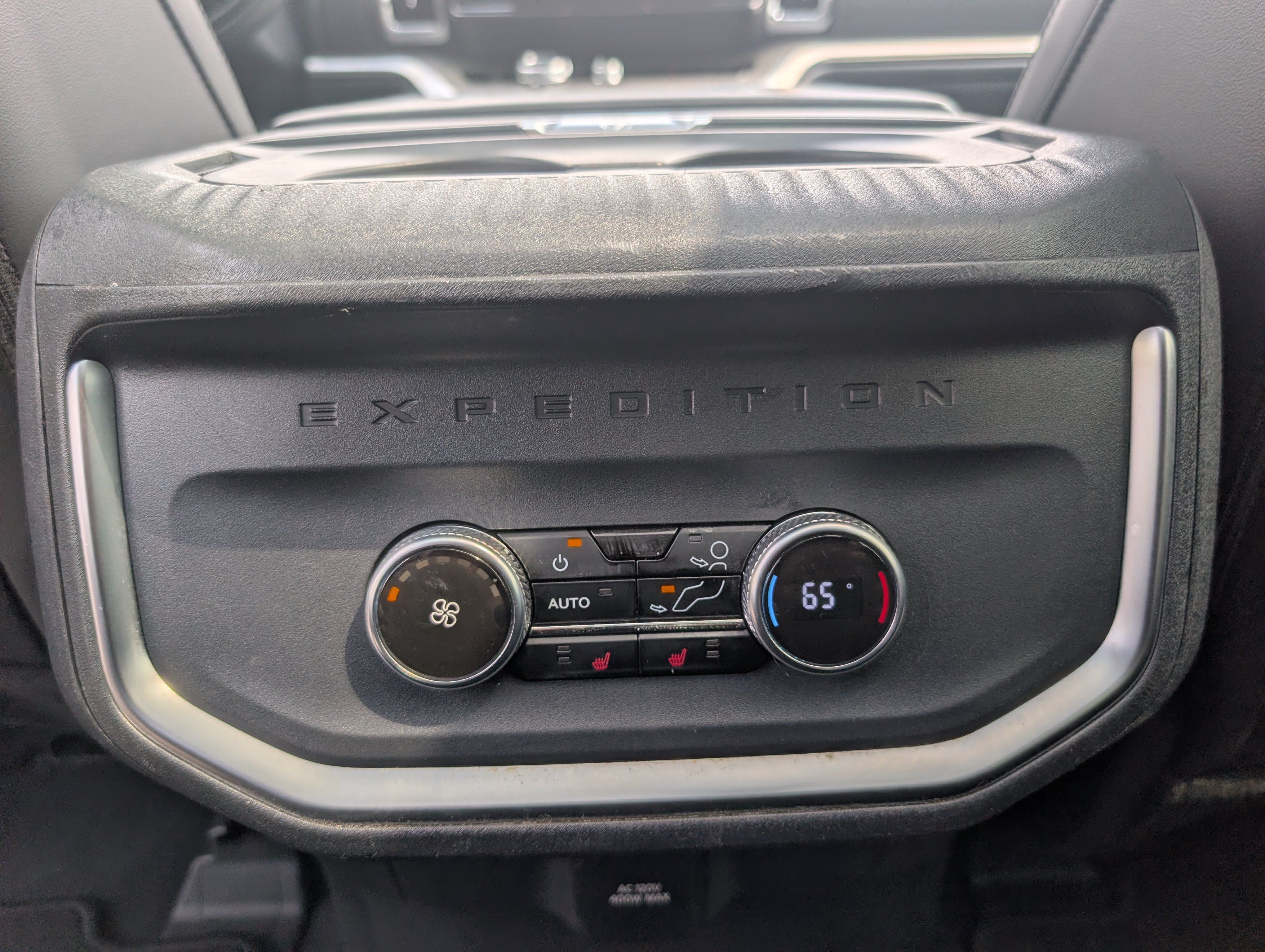 Used 2025 Ford Expedition Platinum AWD/4WD image 23