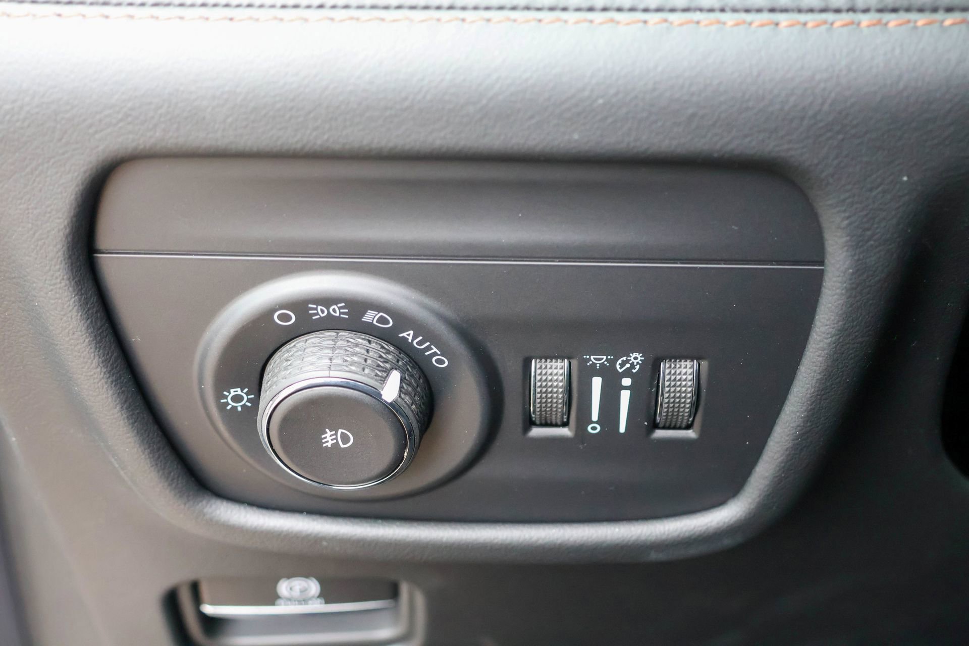 New 2026 Jeep Grand Cherokee L Summit w/ Obsidian Package image 36