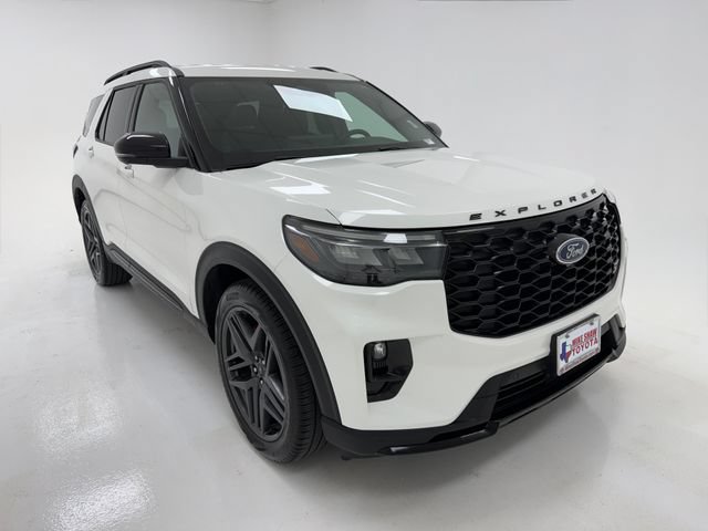 Used 2025 Ford Explorer ST RWD image 2