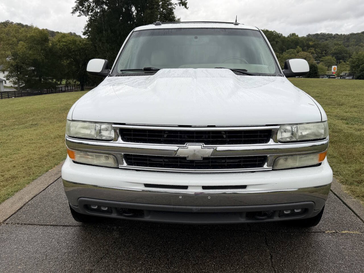 Used 2004 Chevrolet Suburban 2500 LT w/ Preferred Equipment Group AWD/4WD image 4