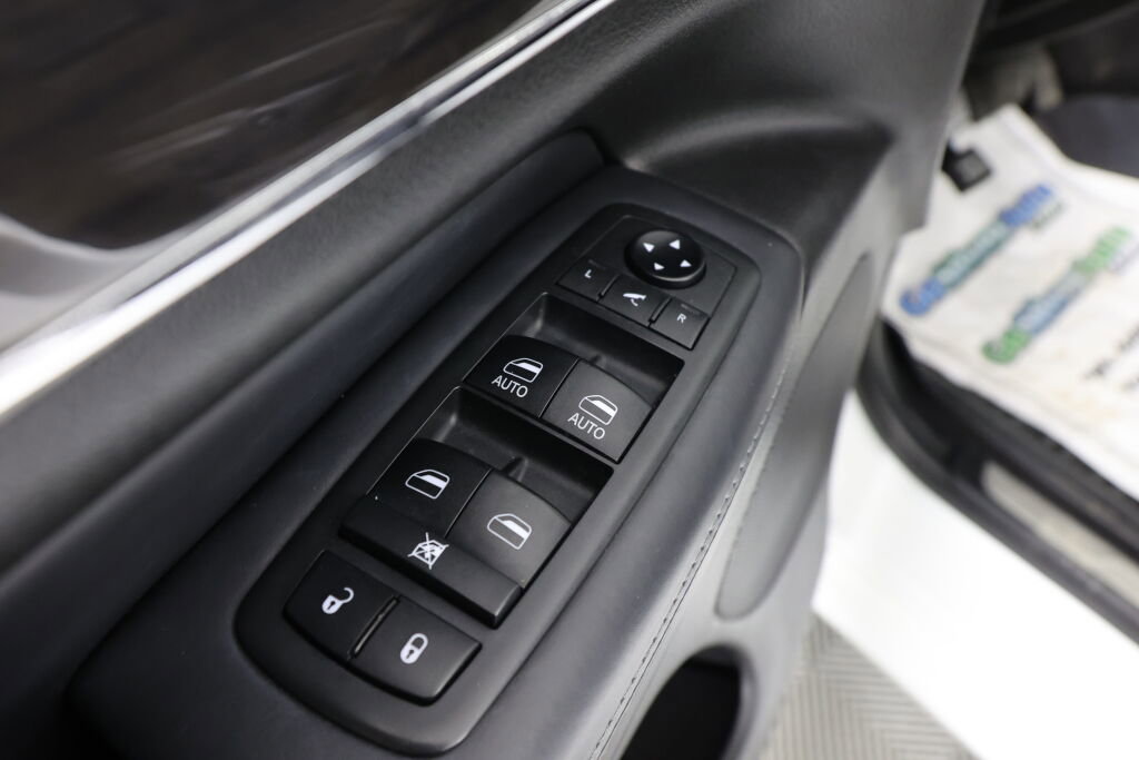 Used 2019 Jeep Grand Cherokee Overland image 33