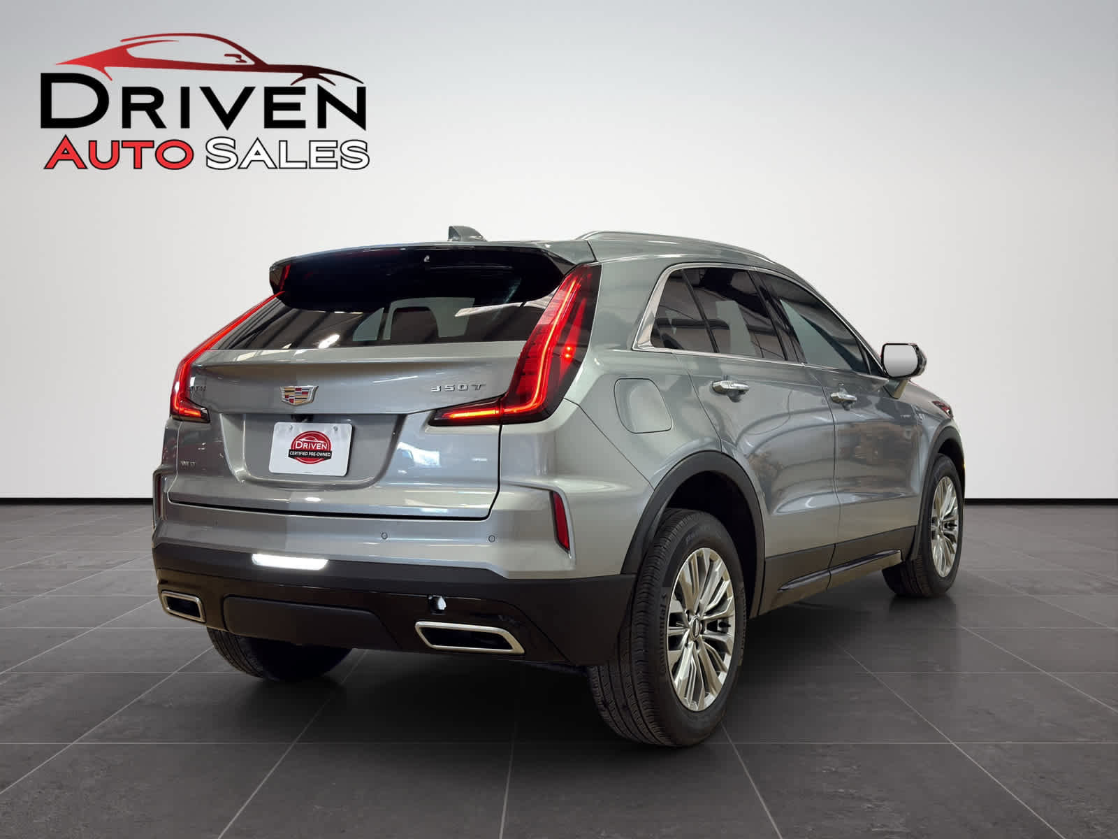 Used 2024 Cadillac XT4 Premium Luxury image 6