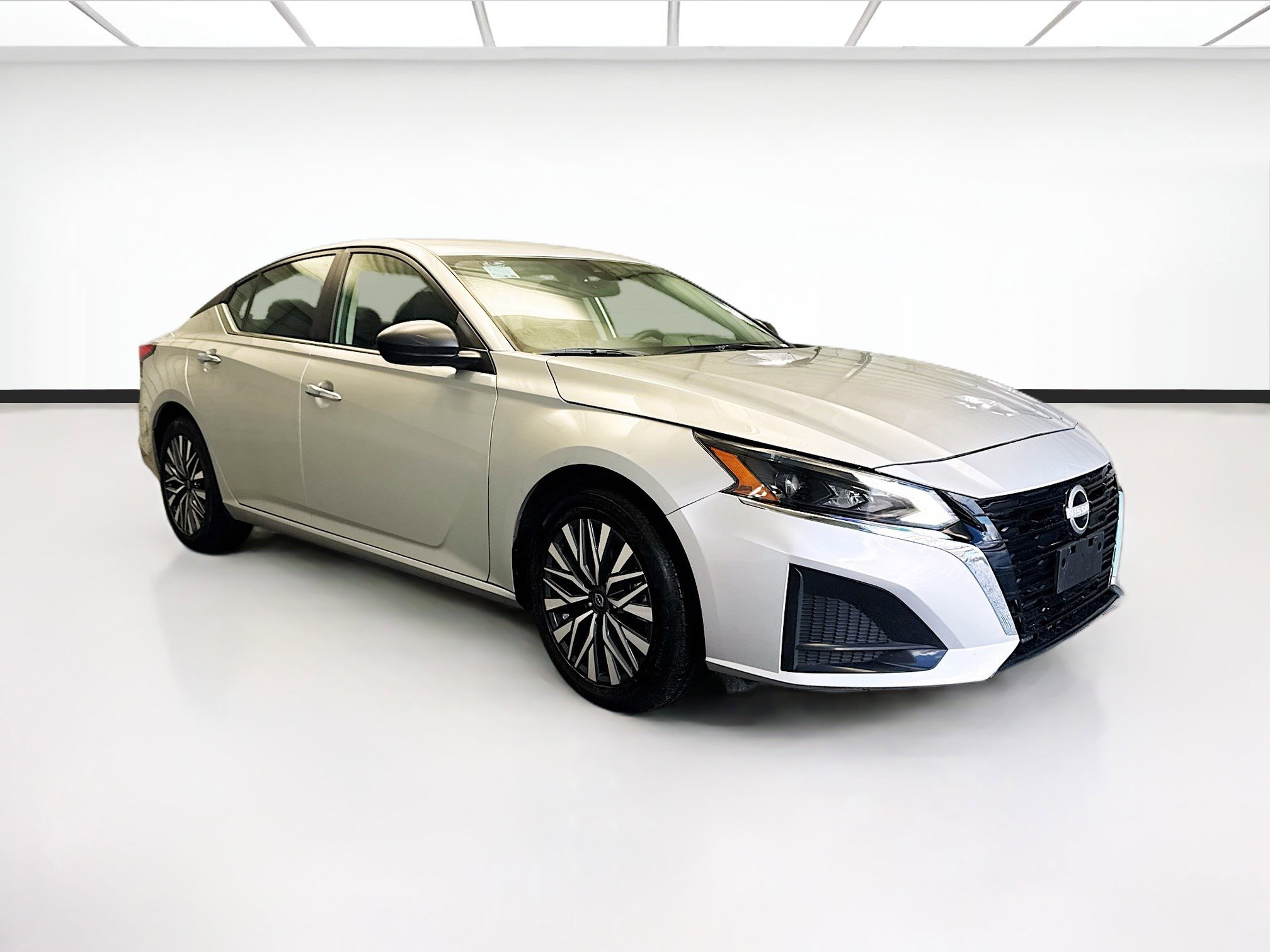 Used 2025 Nissan Altima 2.5 SV image 3