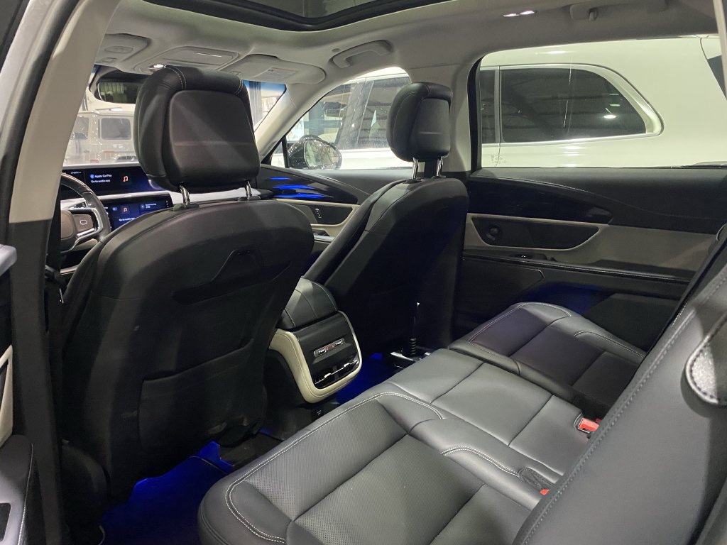 Used 2024 Lincoln Nautilus Premier w/ Equipment Group 102A AWD/4WD image 5