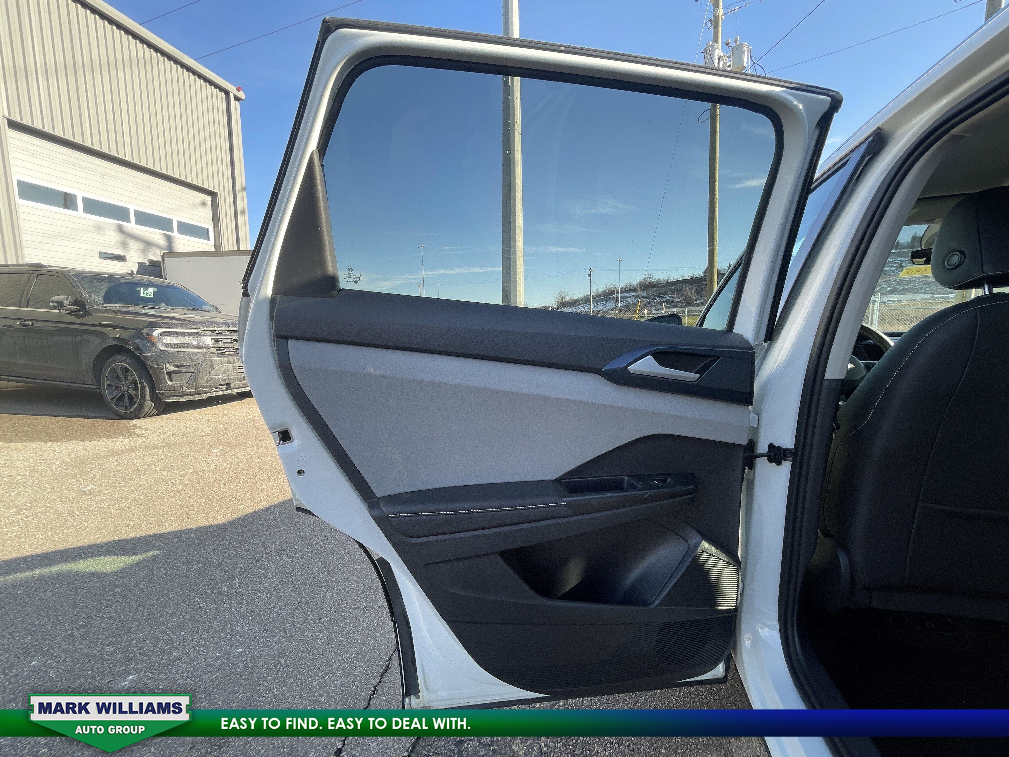 Used 2024 Volkswagen Taos SE image 24