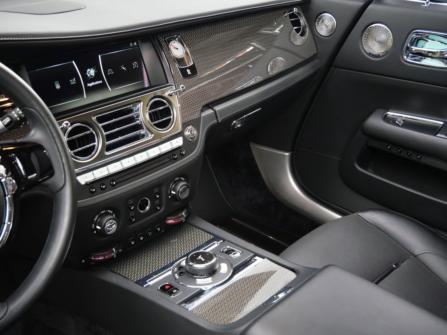 Used 2020 Rolls-Royce Dawn image 31