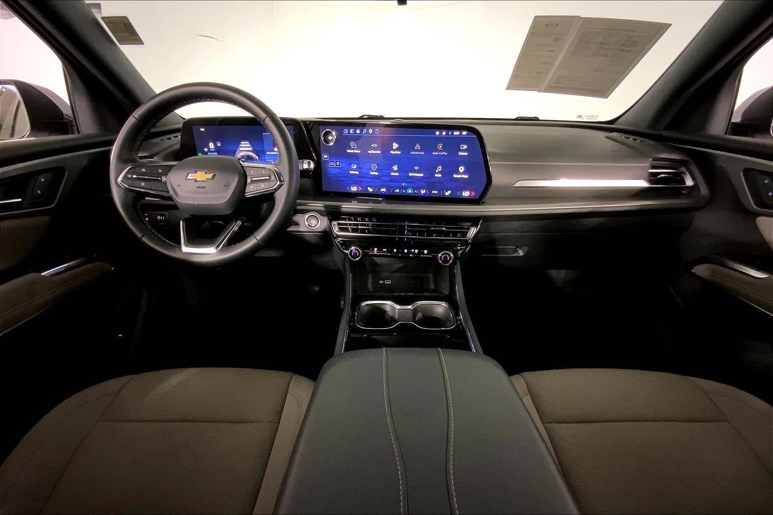 Used 2026 Chevrolet Traverse LT w/ Driver Confidence Package FWD image 15