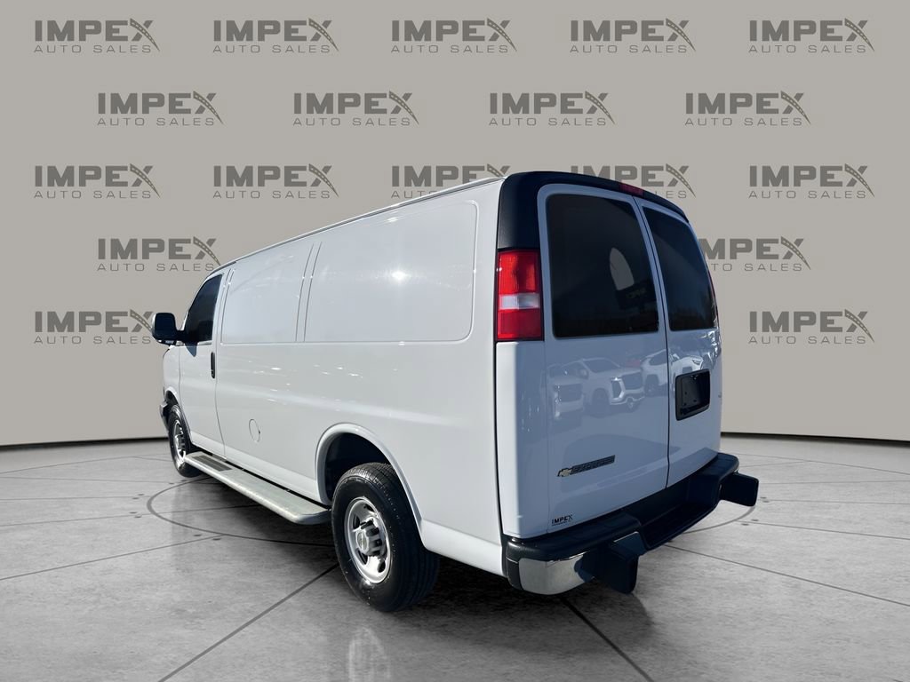 Used 2024 Chevrolet Express 2500 w/ Driver Convenience Package RWD image 3