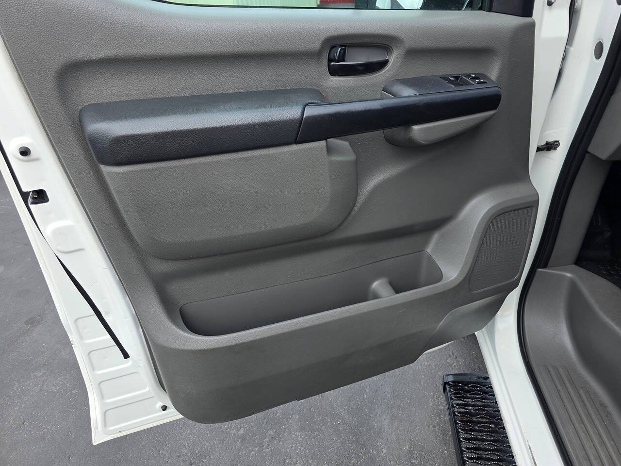 Used 2018 Nissan NV 3500 S RWD image 23