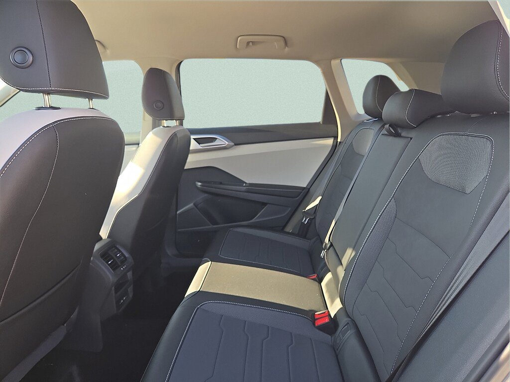 New 2026 Volkswagen Taos SE FWD image 10
