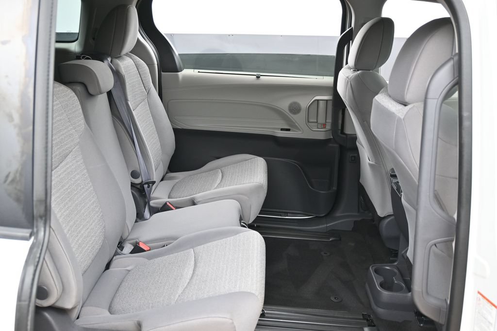 Used 2021 Toyota Sienna LE FWD image 26