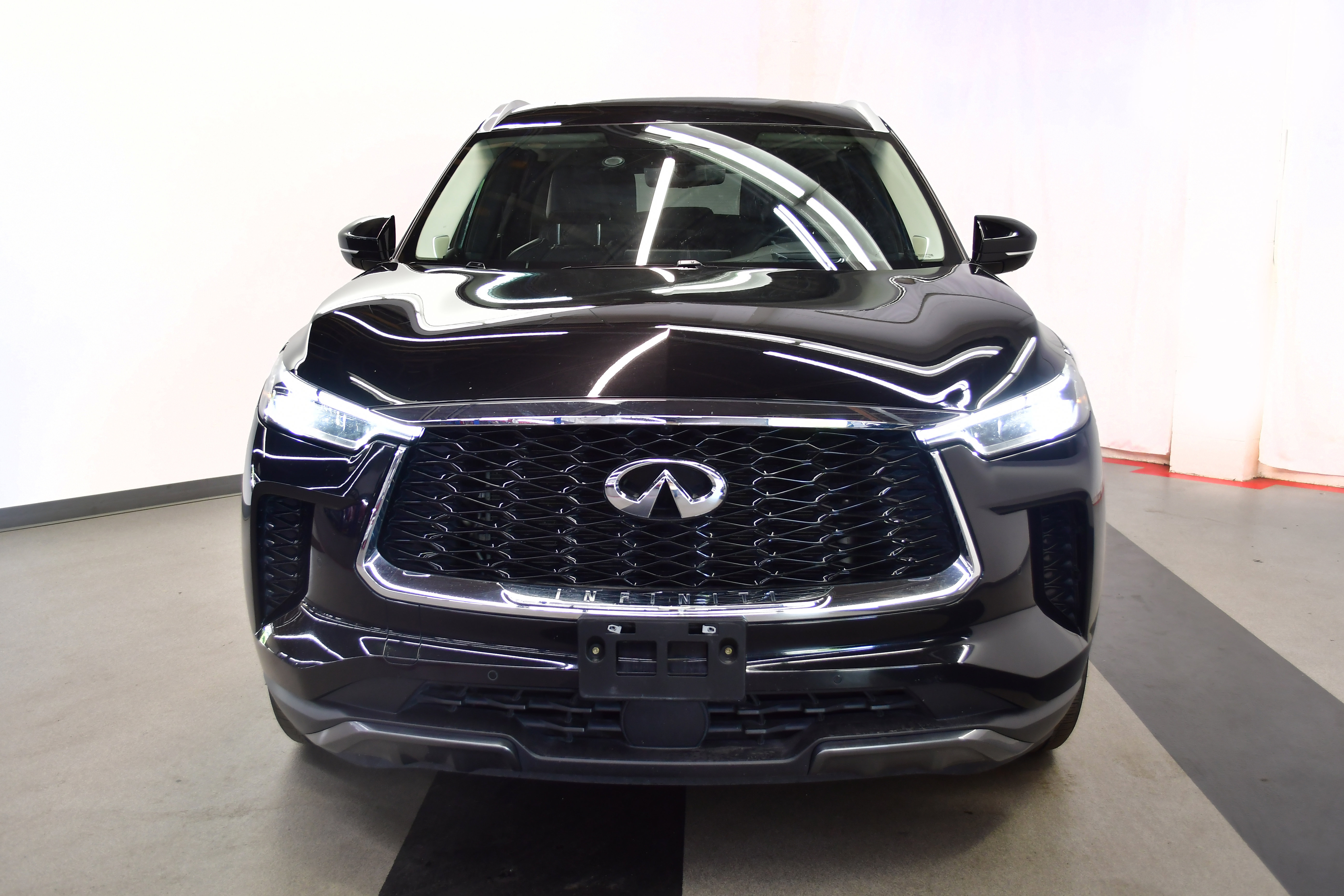 Used 2023 INFINITI QX60 Sensory w/ Vision Package AWD/4WD image 3
