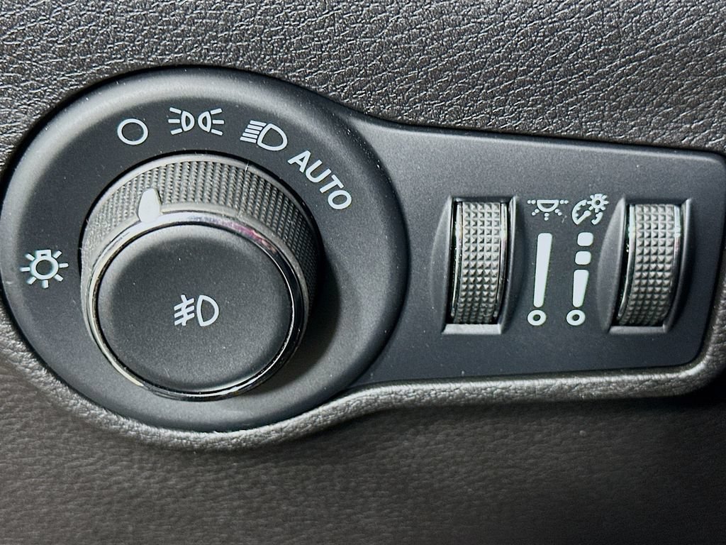 Used 2024 Jeep Compass Limited AWD/4WD image 17