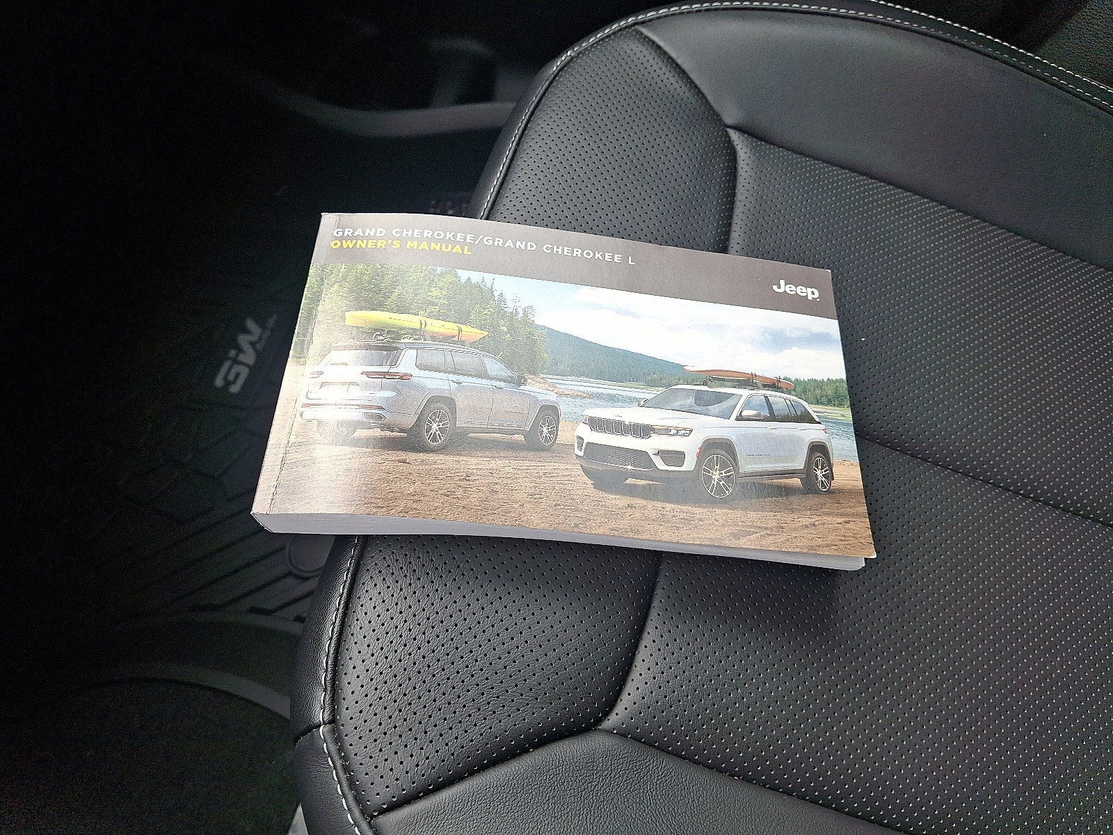 Used 2024 Jeep Grand Cherokee Overland w/ Trailer Tow Package image 27