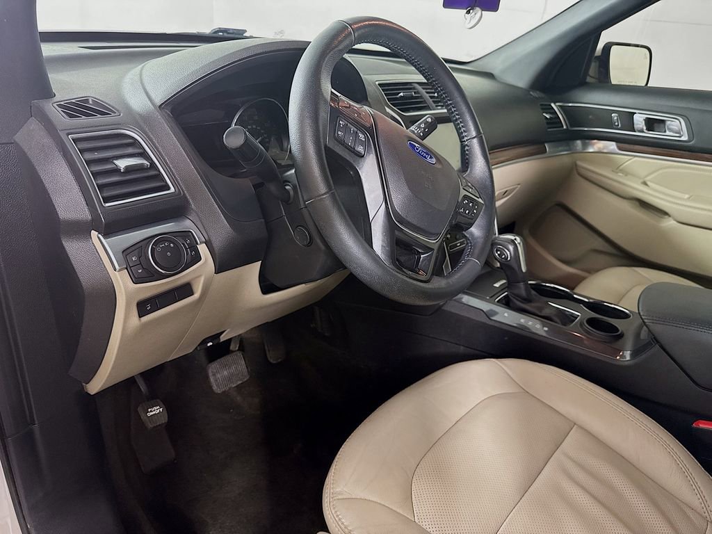 Used 2018 Ford Explorer Limited w/ Equipment Group 301A image 9