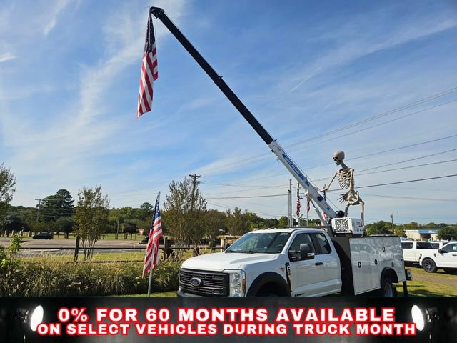 New 2025 Ford F550 4x4 SuperCab Super Duty image 2