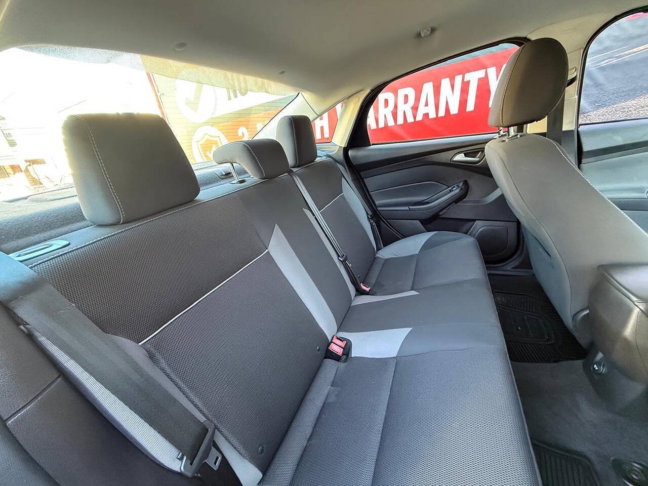 Used 2014 Ford Focus SE w/ SE Winter Package FWD image 15