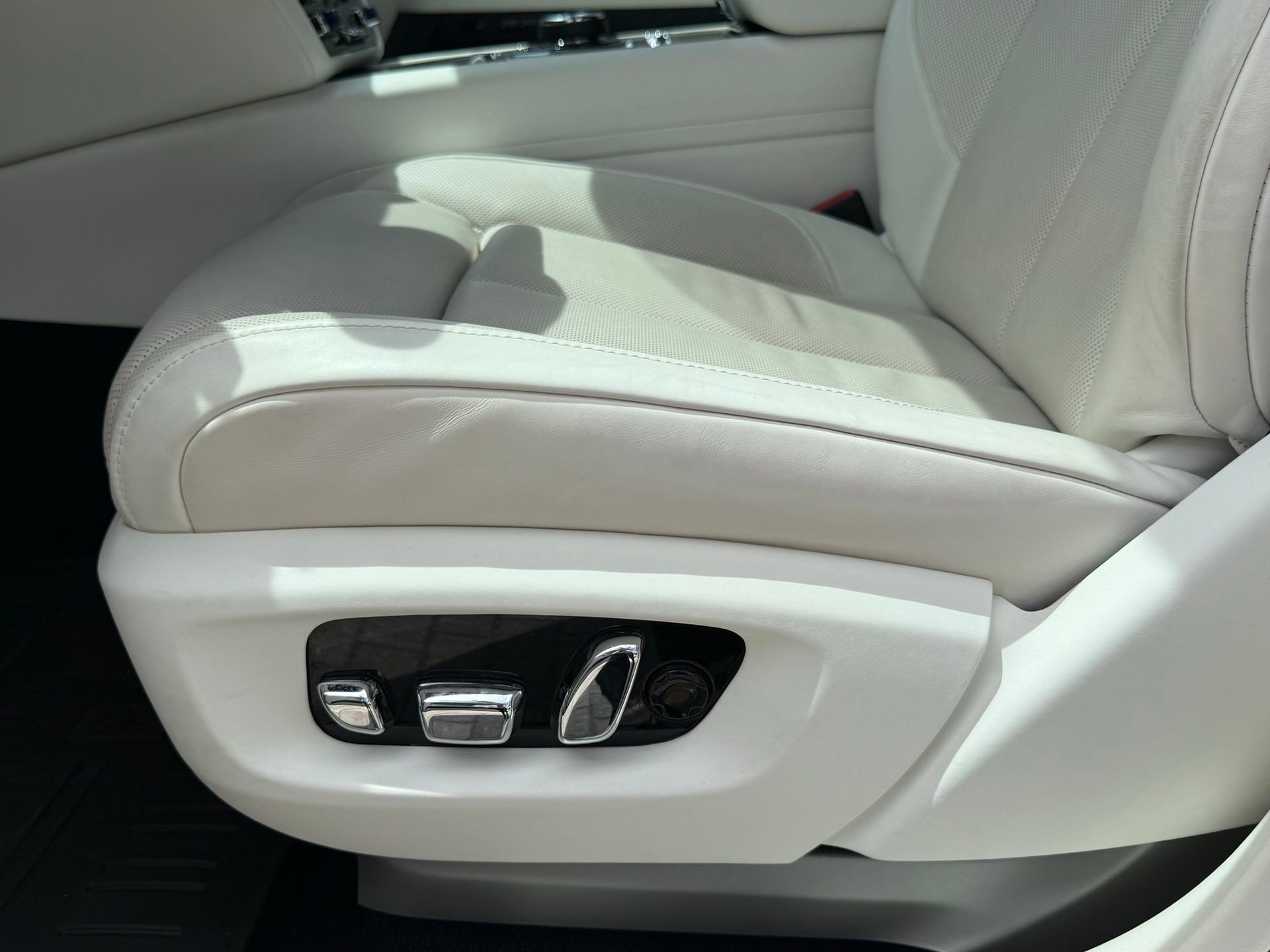 Used 2022 Rolls-Royce Ghost image 48