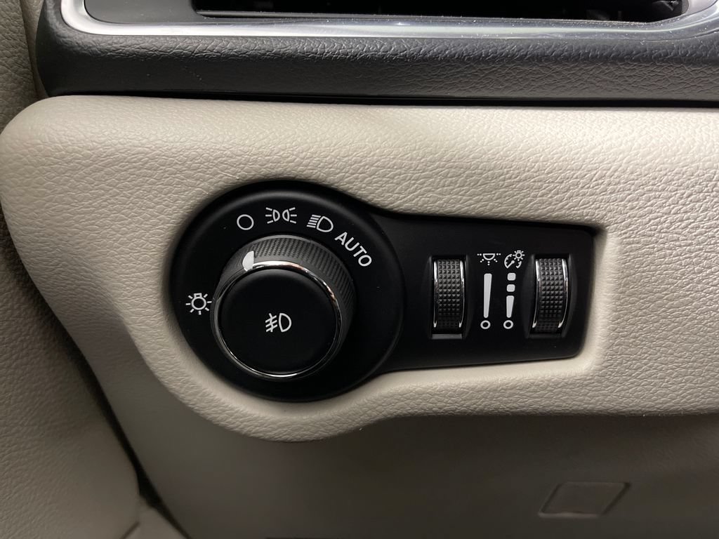 Used 2019 Chrysler Pacifica Touring-L Plus w/ Advanced Safetytec Group FWD image 31