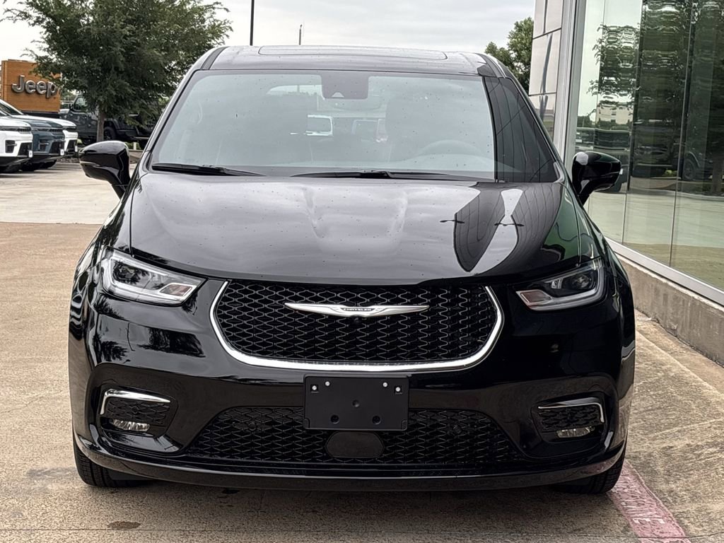 New 2026 Chrysler Pacifica Limited FWD image 7