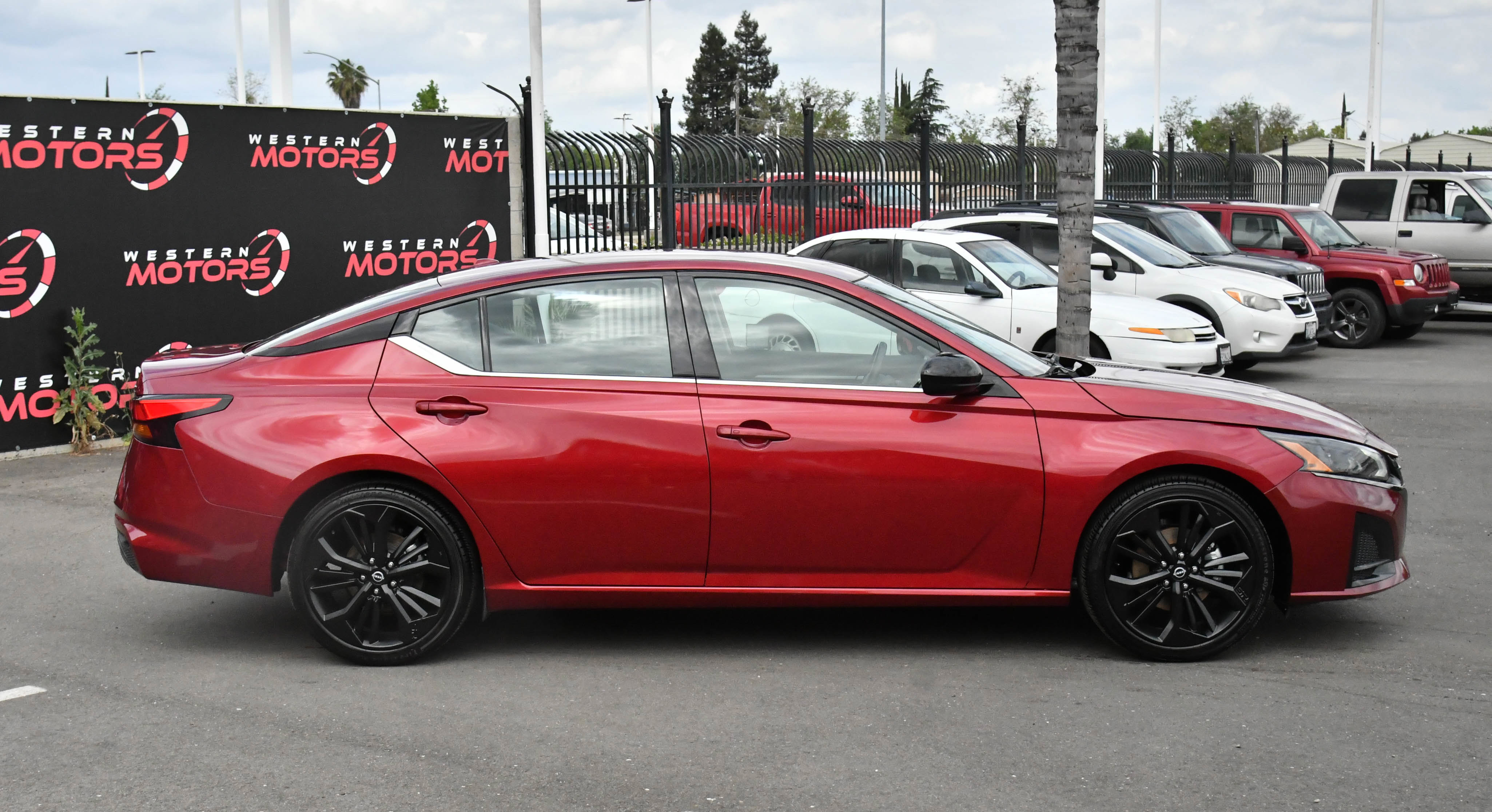 Used 2023 Nissan Altima 2.5 SR image 9