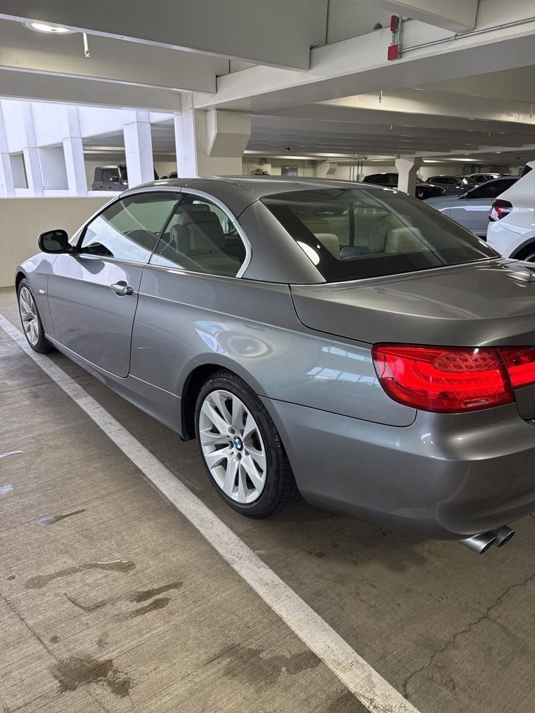 Used 2011 BMW 328i Convertible image 4
