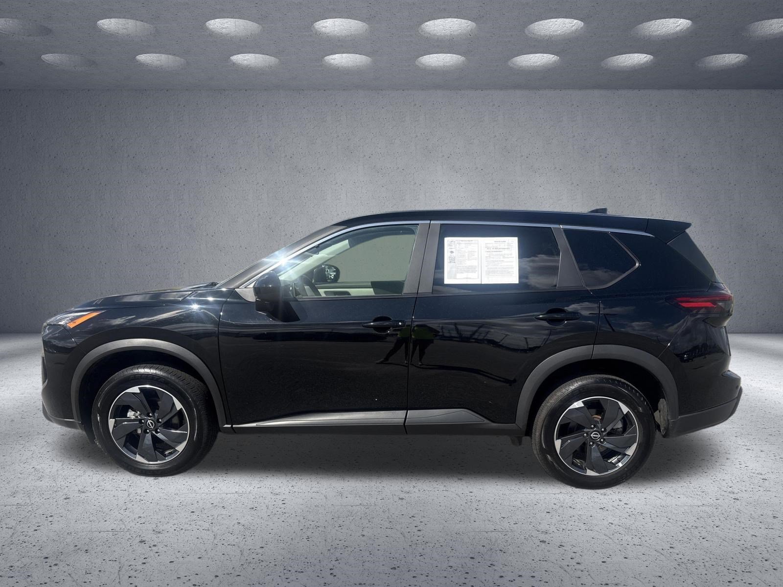 Used 2025 Nissan Rogue SV AWD/4WD image 2