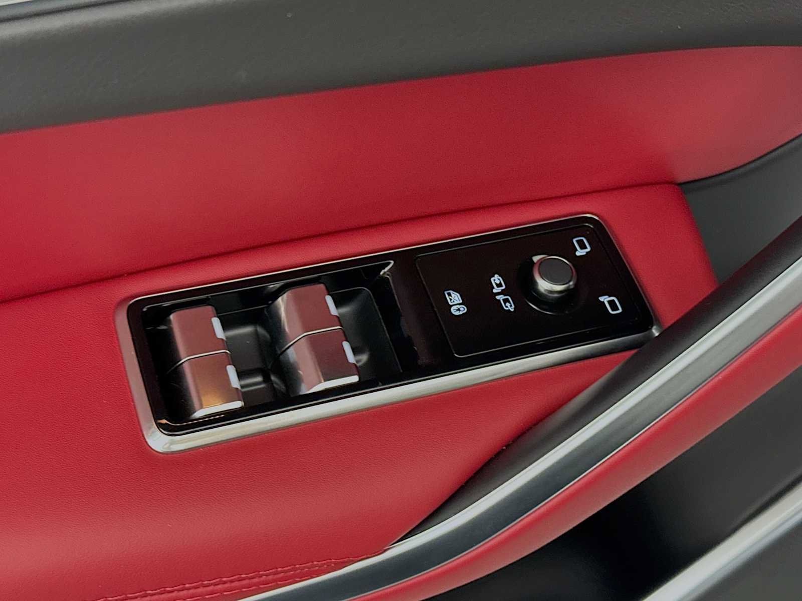 New 2025 Jaguar F-PACE R-Dynamic S image 19