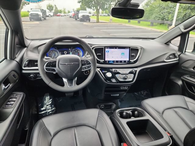 Used 2025 Chrysler Pacifica Select FWD image 37