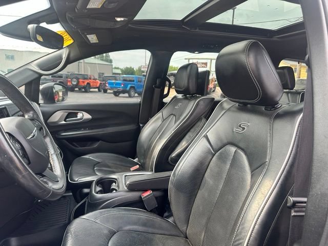 Used 2019 Chrysler Pacifica Limited w/ S Appearance Package FWD image 26