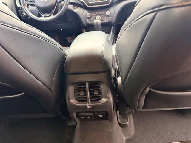 Used 2020 Jeep Cherokee Latitude Plus AWD/4WD image 16