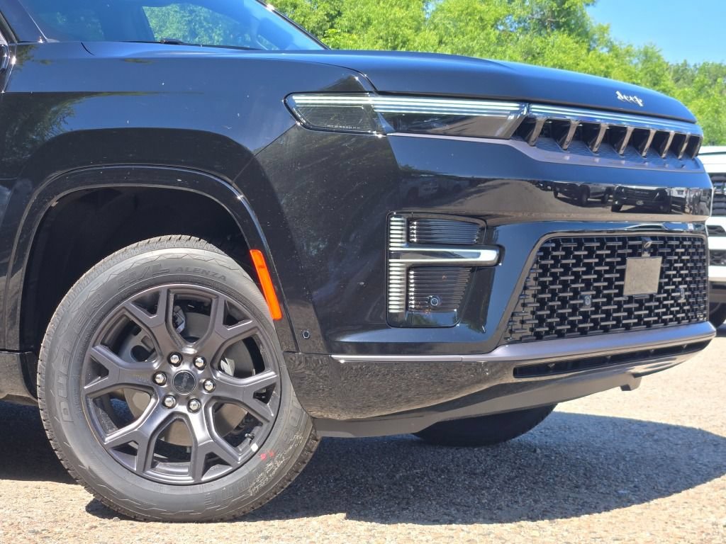 New 2026 Jeep Grand Wagoneer L Limited w/ Convenience Group I AWD/4WD image 4