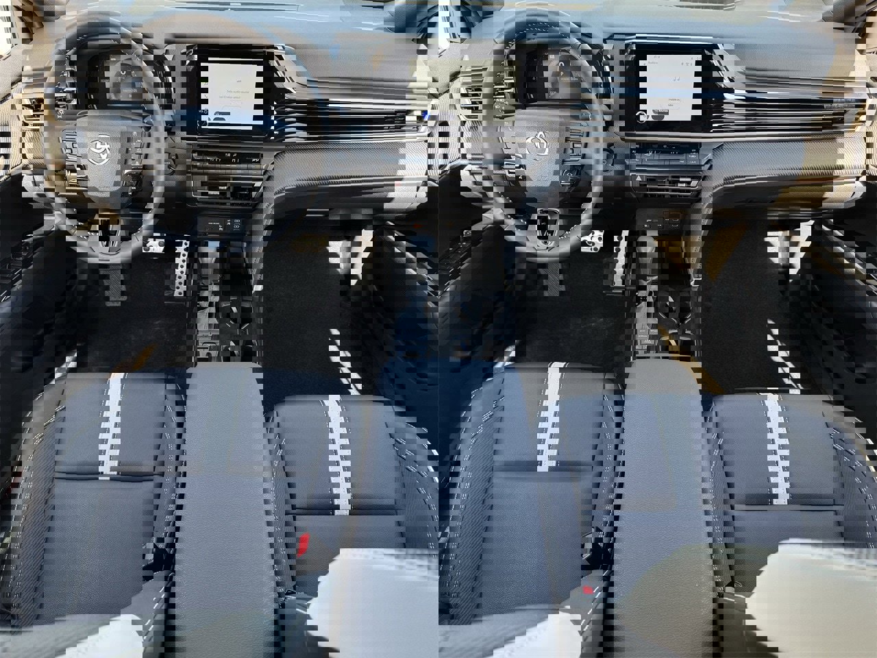 Used 2025 Toyota Camry Hybrid image 9