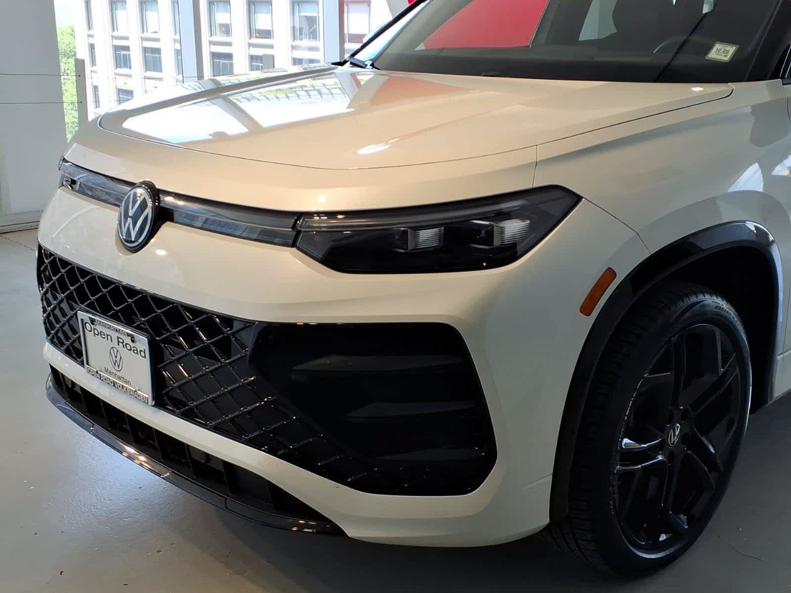 Certified 2026 Volkswagen Tiguan SE R-Line AWD/4WD image 7
