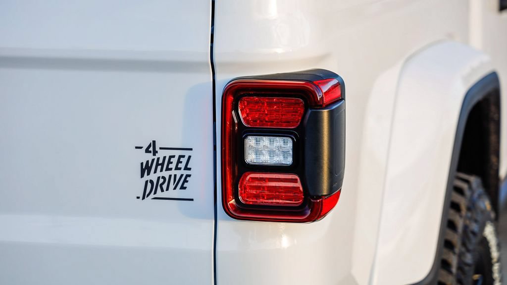 New 2026 Jeep Gladiator Sport AWD/4WD image 10