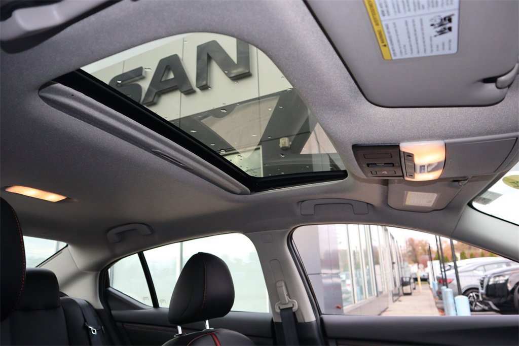 Certified 2025 Nissan Sentra SR w/ SR Premium Package image 31