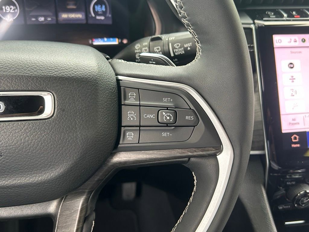 Certified 2024 Jeep Grand Cherokee Limited w/ Black Appearance Package image 51