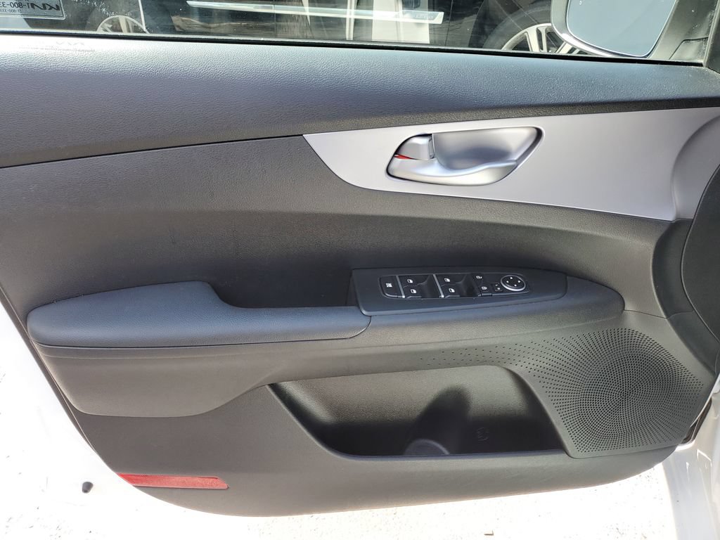 Certified 2022 Kia Forte LXS w/ LXS Technology Package FWD image 19
