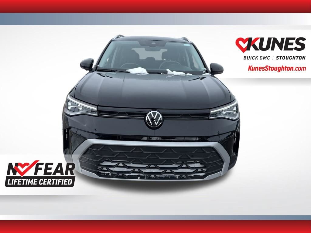 Used 2025 Volkswagen Taos SE image 4