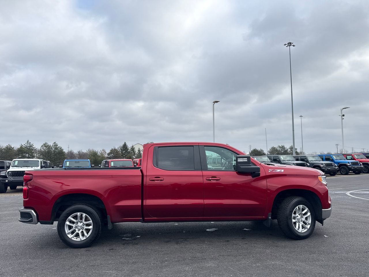 Used 2024 Chevrolet Silverado 1500 LT image 2