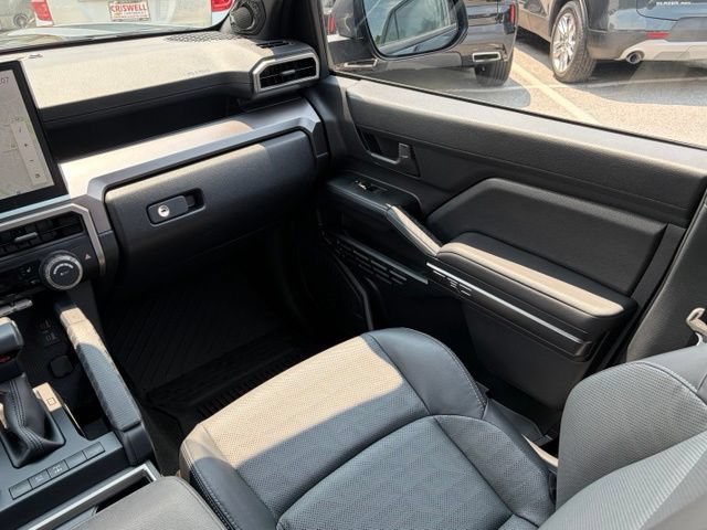 Used 2025 Toyota 4Runner TRD Off-Road Premium AWD/4WD image 40