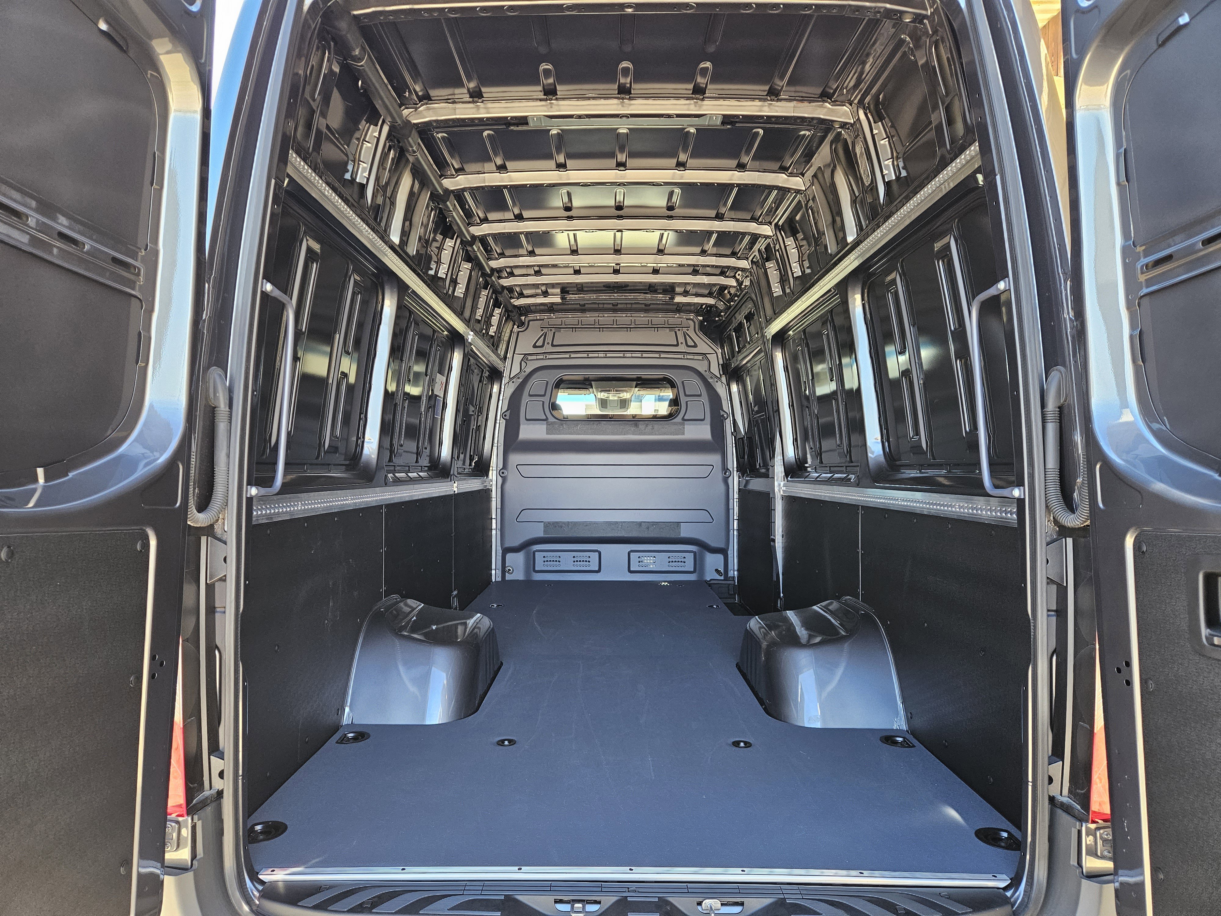 Used 2024 Mercedes-Benz Sprinter 3500 image 32