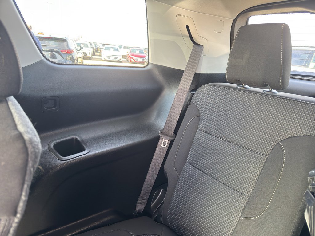 Used 2023 GMC Acadia SLE w/ Driver Convenience Package image 34