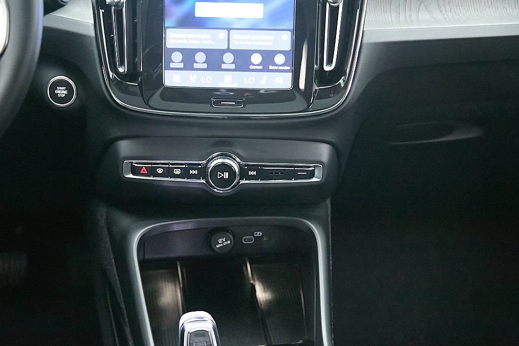 Certified 2026 Volvo XC40 B5 Plus AWD/4WD image 29