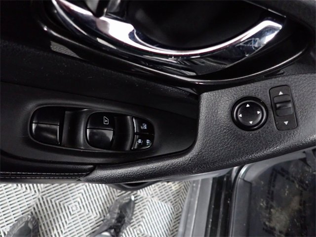 Used 2020 Nissan Rogue SV image 24